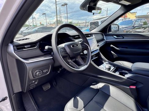 New 2026 Jeep Grand Cherokee Limited AWD/4WD image 12