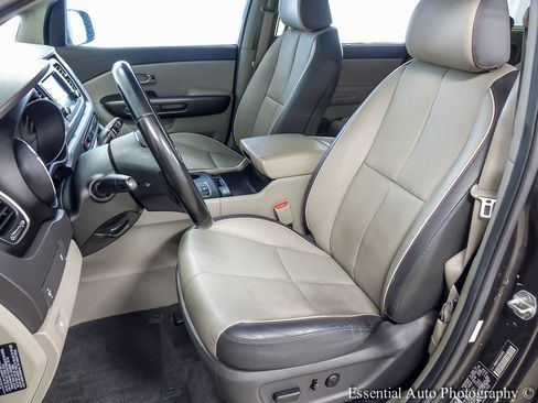 Used 2018 Kia Sedona LX w/ LX Essentials Premium Package image 9