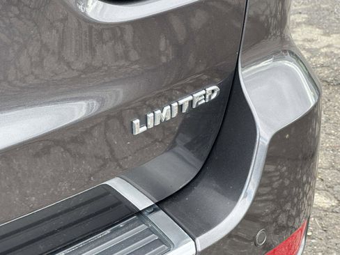 Used 2018 Jeep Grand Cherokee Limited image 10