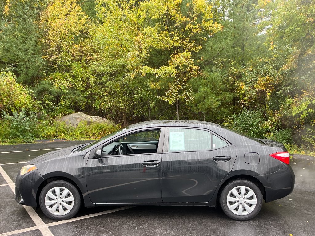 Used 2016 Toyota Corolla LE FWD image 2