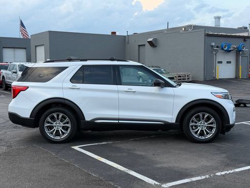 Used 2020 Ford Explorer XLT w/ Equipment Group 202A AWD/4WD image 3