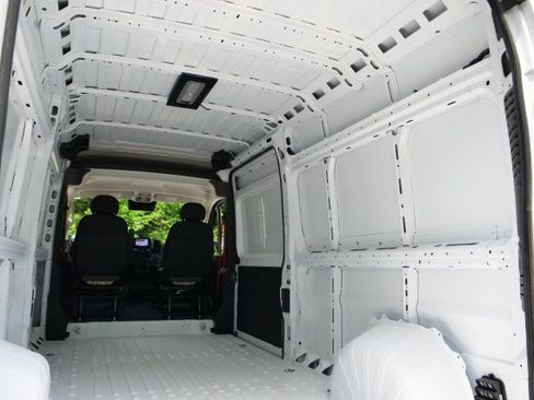Used 2025 RAM ProMaster 2500 w/ Convenience Group FWD image 9