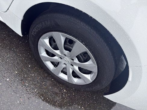 Used 2022 Toyota Corolla LE image 21