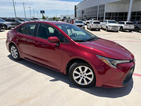 Used 2024 Toyota Corolla LE FWD image 2