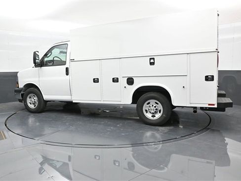 New 2025 Chevrolet Express 3500 w/ Power Convenience Package image 4