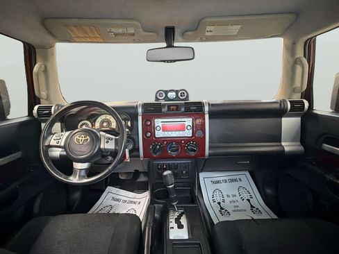 Used 2011 Toyota FJ Cruiser 2WD w/ Upgrade Pkg image 29