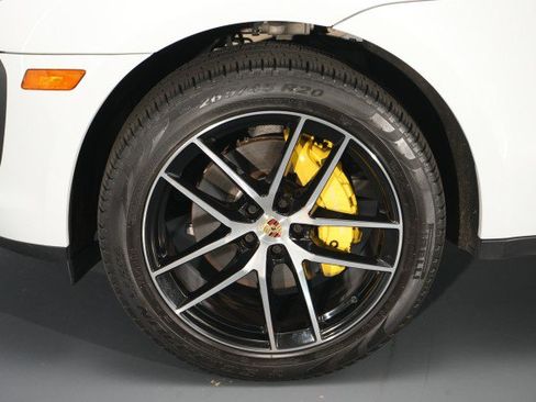 Used 2023 Porsche Macan AWD/4WD image 20