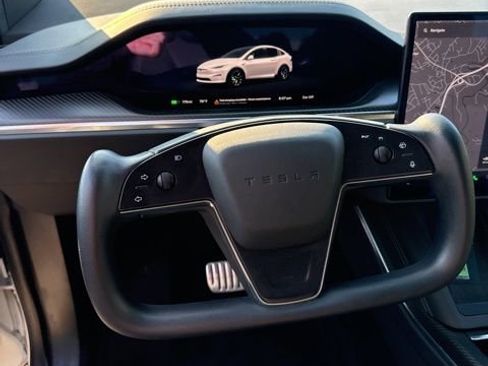 Used 2022 Tesla Model X Plaid image 12