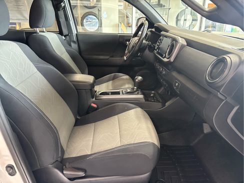 Used 2020 Toyota Tacoma TRD Off-Road w/ Technology Package AWD/4WD image 39