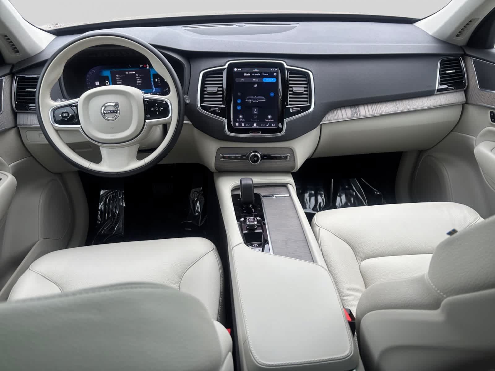 Used 2024 Volvo XC90 B6 Plus AWD/4WD image 14