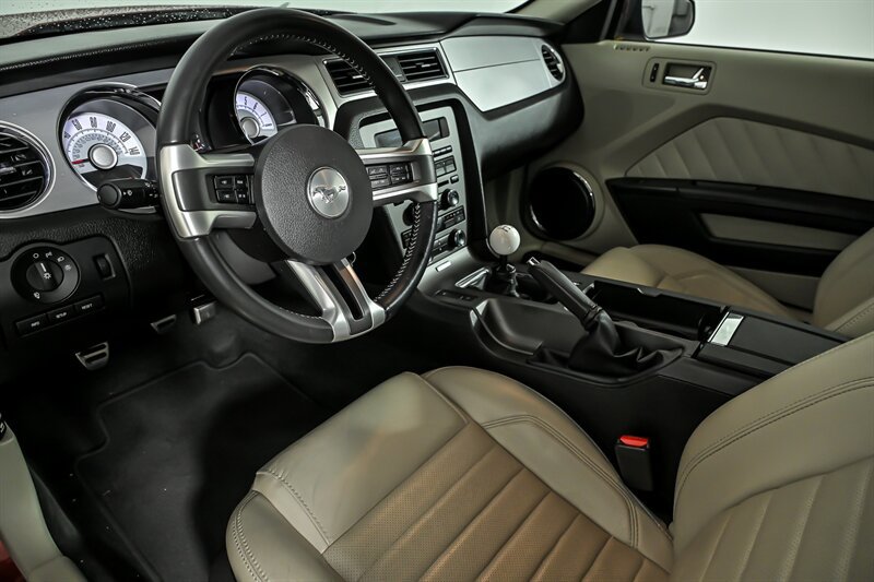Used 2010 Ford Mustang GT RWD image 13