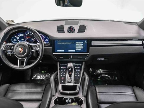 Used 2023 Porsche Cayenne Platinum Edition image 12
