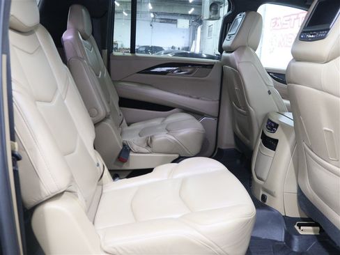 Used 2018 Cadillac Escalade ESV Platinum AWD/4WD image 22