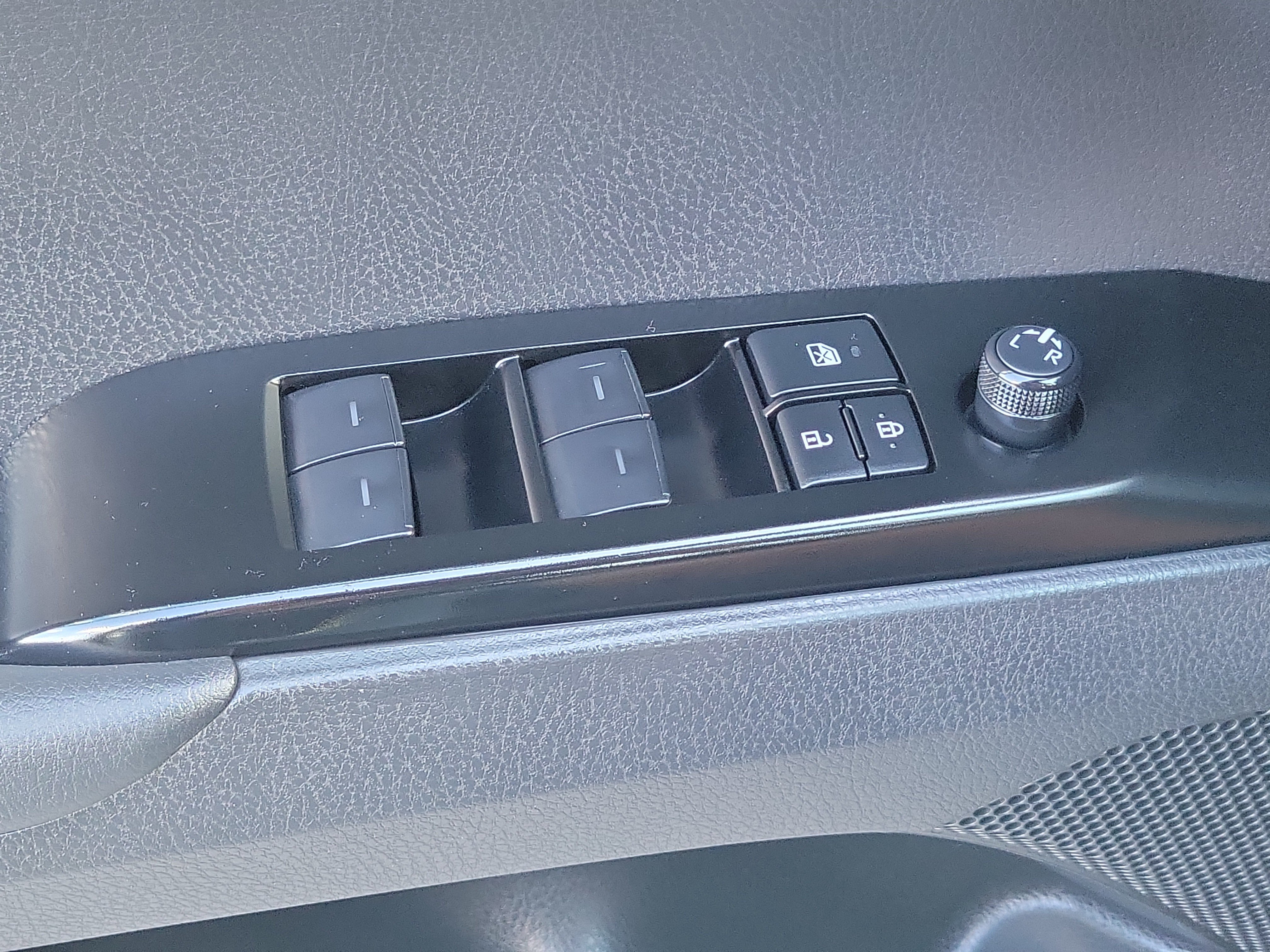Used 2026 Toyota Camry SE FWD image 29