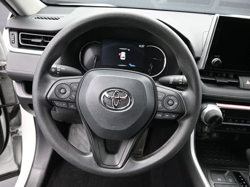 Used 2024 Toyota RAV4 LE AWD/4WD image 17