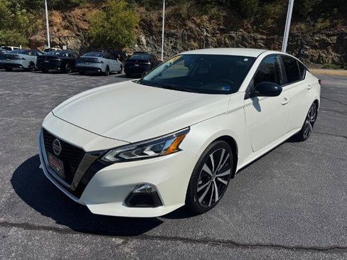 Certified 2021 Nissan Altima 2.5 SR FWD image 3