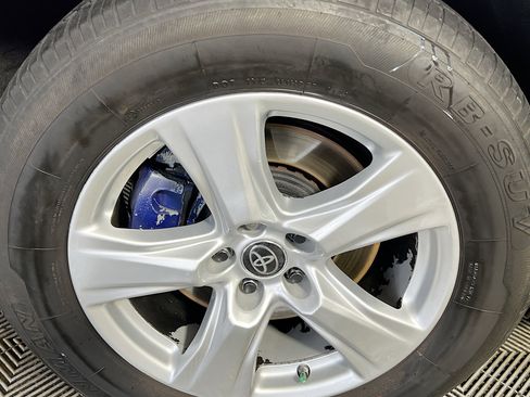 Used 2022 Toyota Highlander LE image 14