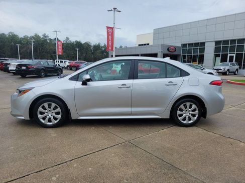 Used 2026 Toyota Corolla LE FWD image 2