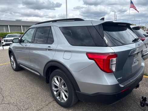 Used 2023 Ford Explorer XLT w/ Equipment Group 202A AWD/4WD image 19