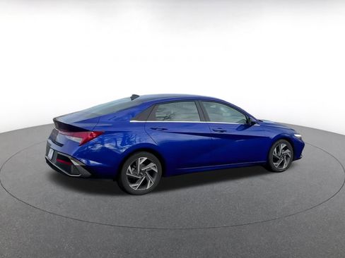 Used 2025 Hyundai Elantra SEL image 15