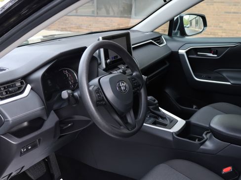 Certified 2025 Toyota RAV4 XLE FWD image 22