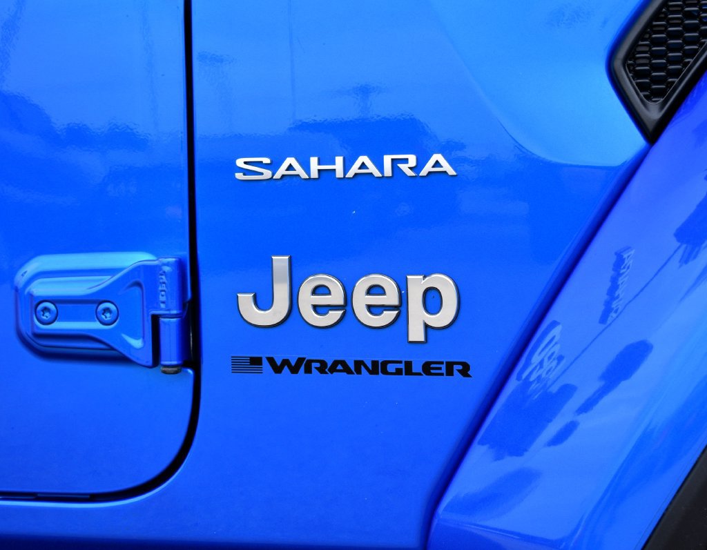 Used 2023 Jeep Wrangler Unlimited Sahara w/ Cold Weather Group AWD/4WD image 10