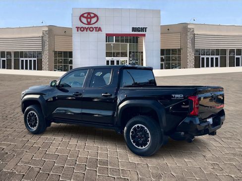 Used 2024 Toyota Tacoma TRD Off-Road image 3
