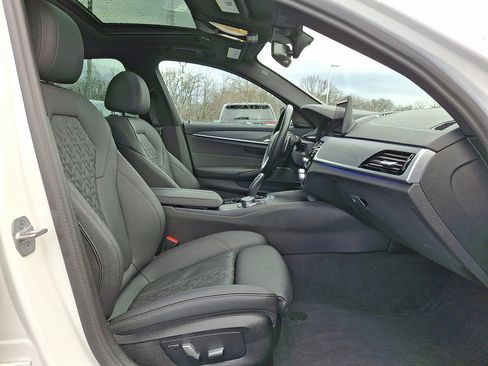 Used 2023 BMW 540i xDrive w/ Premium Package image 13