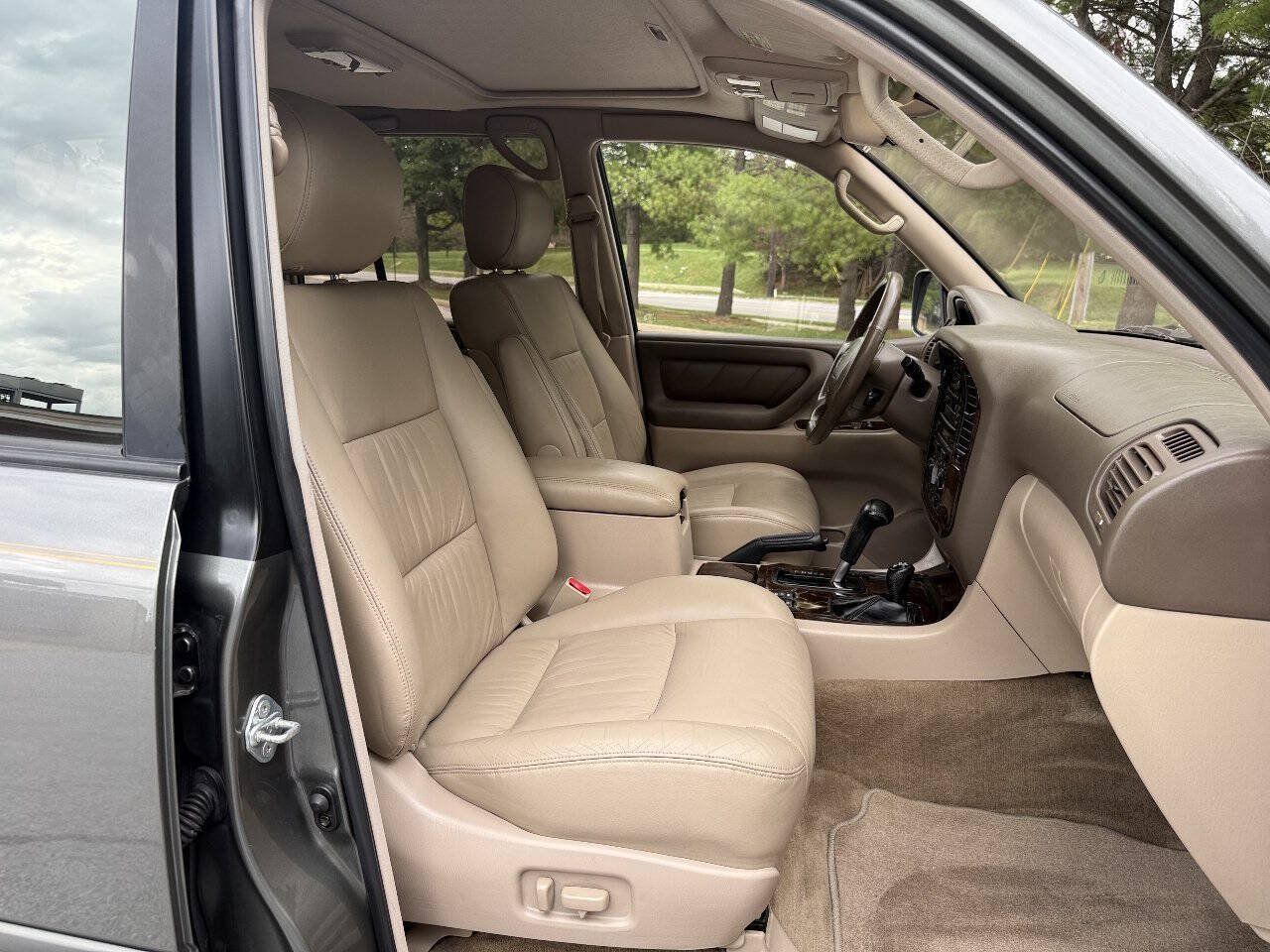 Used 2000 Toyota Land Cruiser AWD/4WD image 90