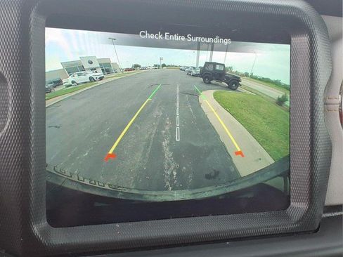 Used 2021 Jeep Wrangler Unlimited Sahara AWD/4WD image 18