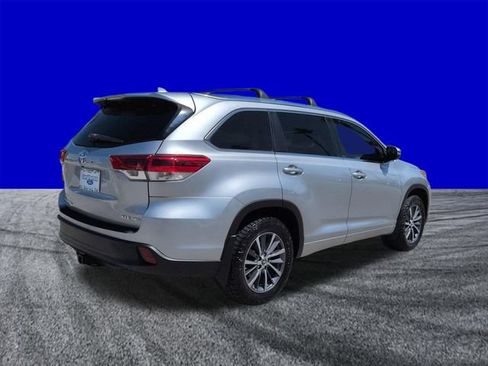 Used 2018 Toyota Highlander XLE AWD/4WD image 4