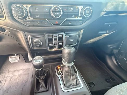 Certified 2025 Jeep Gladiator Sport image 16