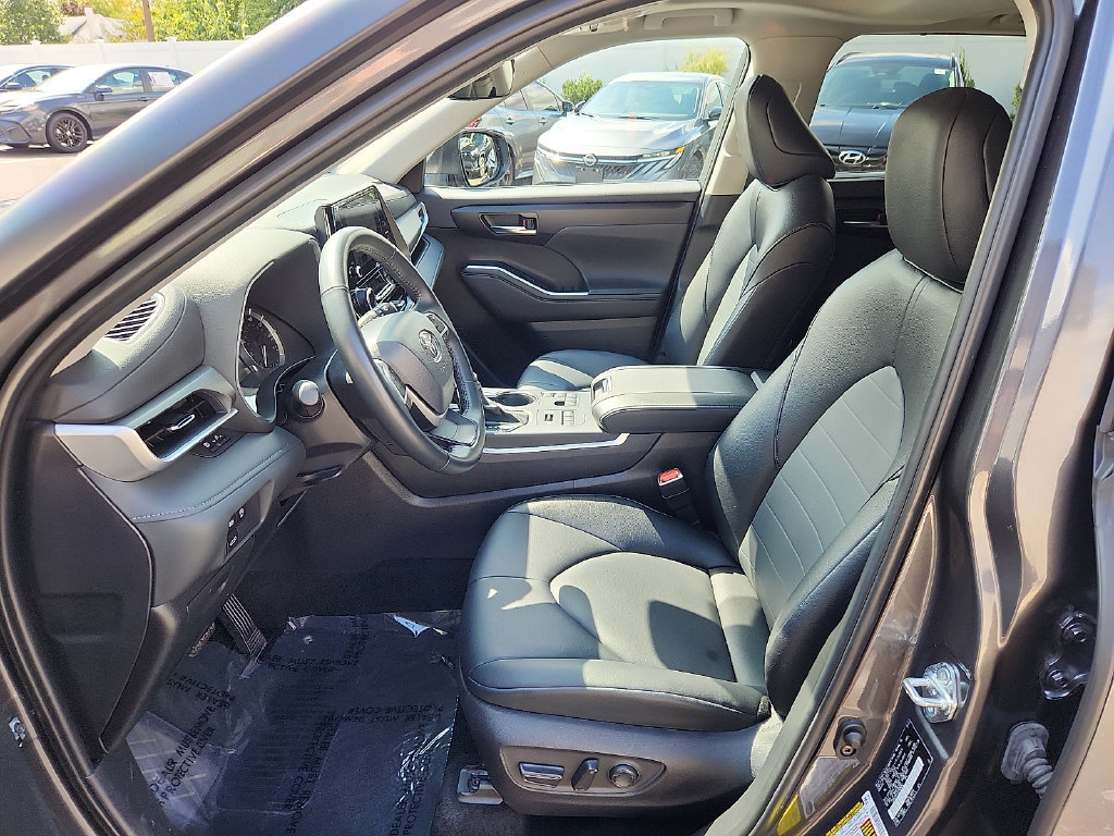 Certified 2025 Toyota Highlander XLE AWD/4WD image 15