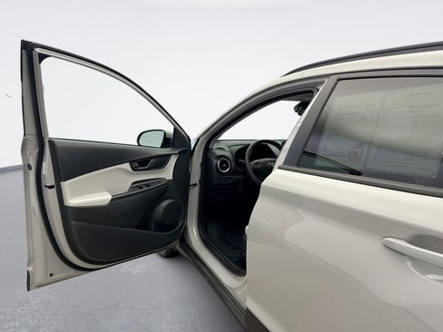 Used 2023 Hyundai Kona SEL image 9