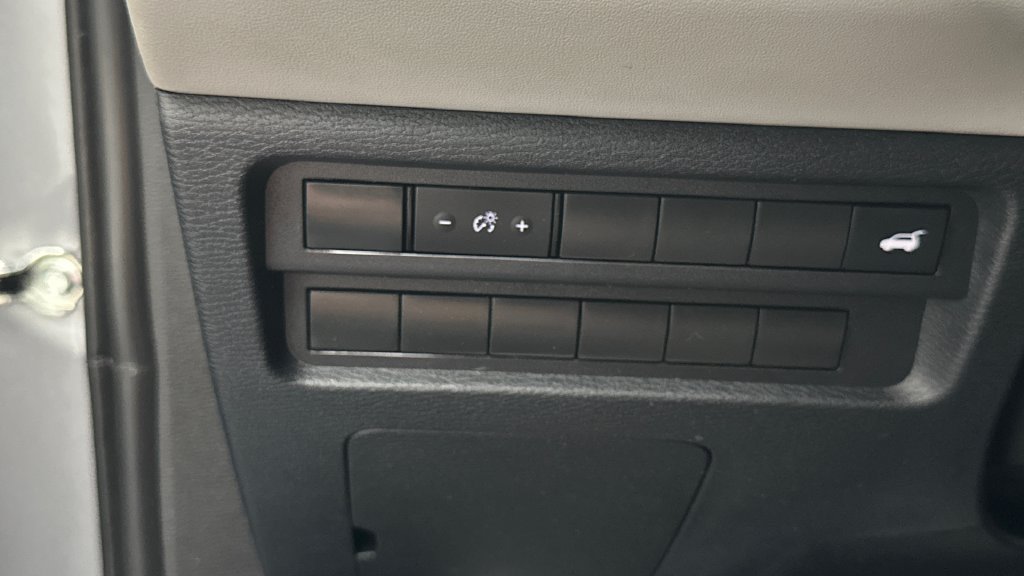 Used 2023 Mitsubishi Outlander SEL AWD/4WD image 30