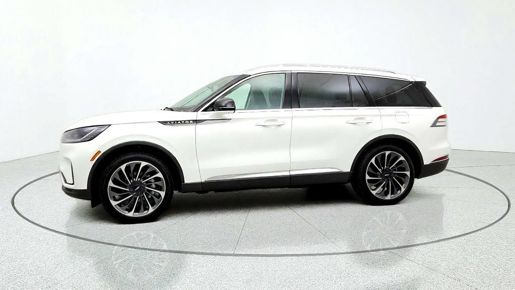 Used 2026 Lincoln Aviator Reserve AWD/4WD image 8