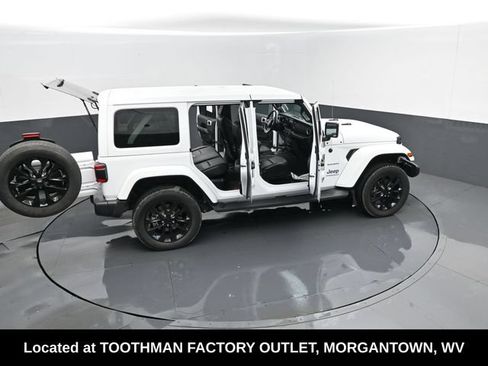 Used 2023 Jeep Wrangler Unlimited Sahara w/ Dual Top Group AWD/4WD image 28