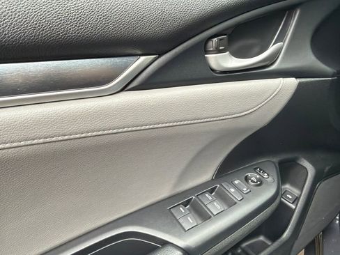 Used 2017 Honda Civic Touring image 31