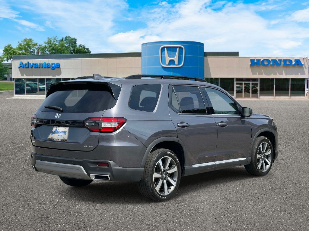 Used 2023 Honda Pilot Elite image 4