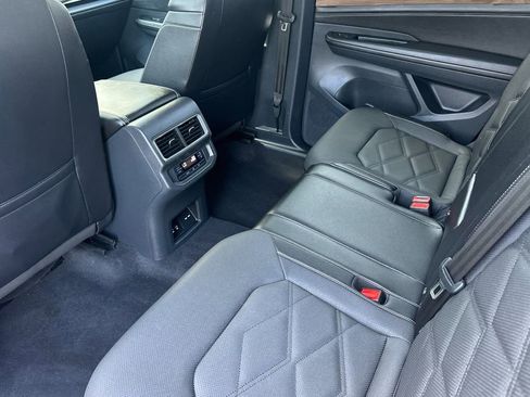 Used 2024 Volkswagen Atlas SE image 14