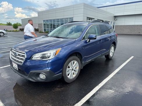 Used 2017 Subaru Outback 2.5i Premium AWD/4WD image 3