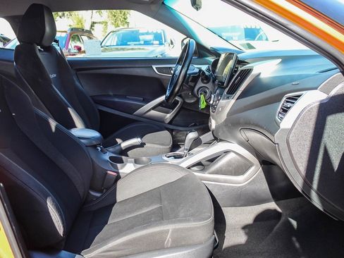 Used 2016 Hyundai Veloster image 16