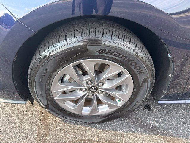 Used 2023 Toyota Sienna XLE FWD image 12
