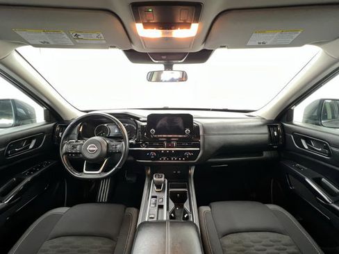 Certified 2025 Nissan Pathfinder SV image 9