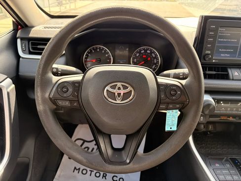 Used 2021 Toyota RAV4 LE AWD/4WD image 18