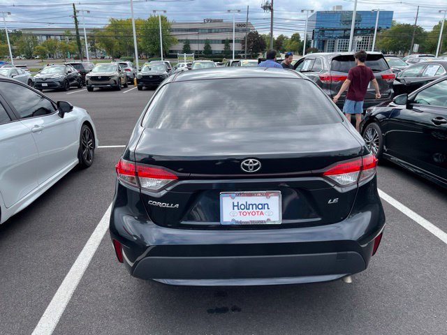 Used 2022 Toyota Corolla LE FWD image 1