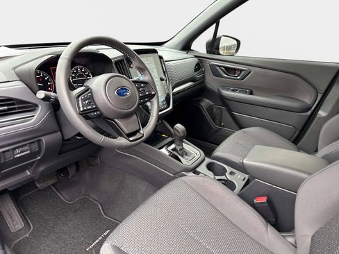 Used 2025 Subaru Forester Premium image 32