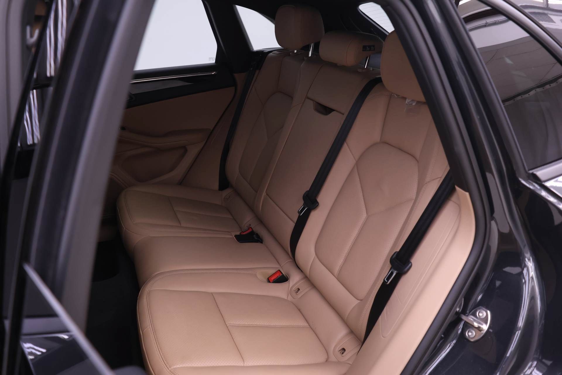 Used 2026 Porsche Macan AWD/4WD image 16