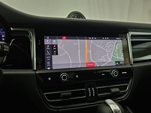 Used 2022 Porsche Macan image 36