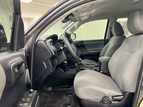Used 2018 Toyota Tacoma SR w/ SR Convenience Package image 19